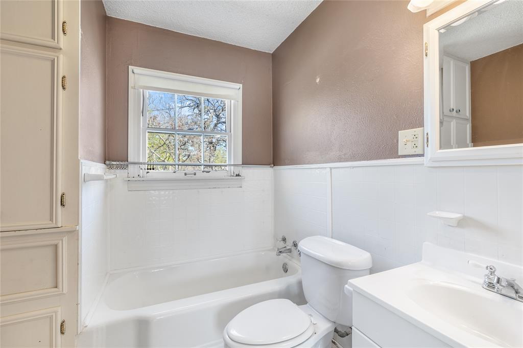 220 N Holly Property Photo 35