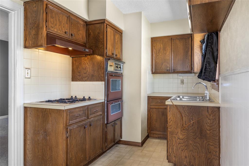 220 N Holly Property Photo 37