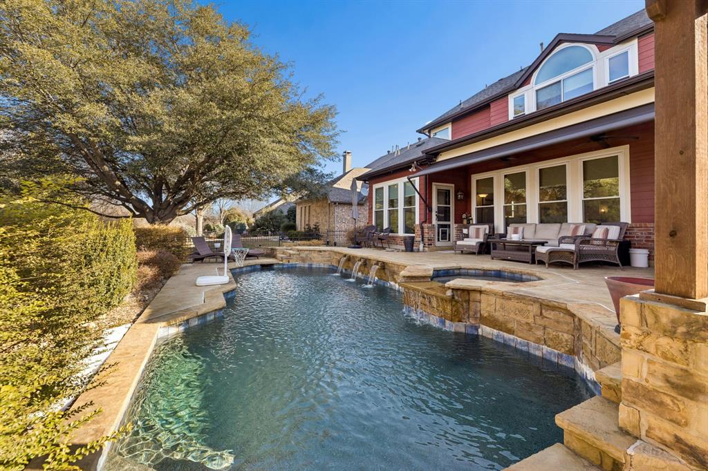 1924 Victoria Circle