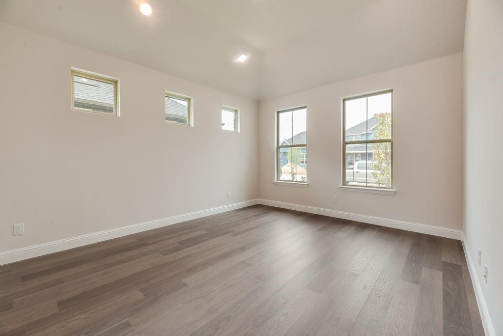 1055 Birdie Street Property Photo 4