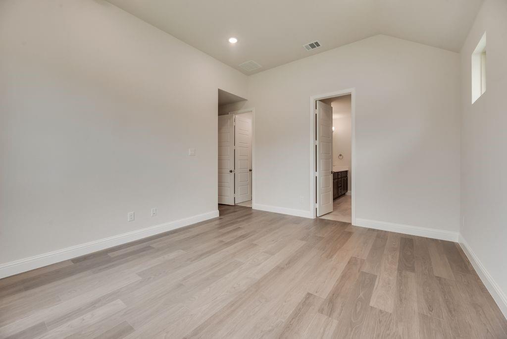1055 Birdie Street Property Photo 16