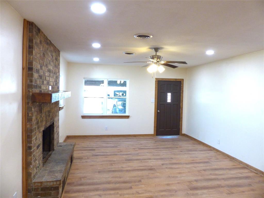1922 S Pine Property Photo 3