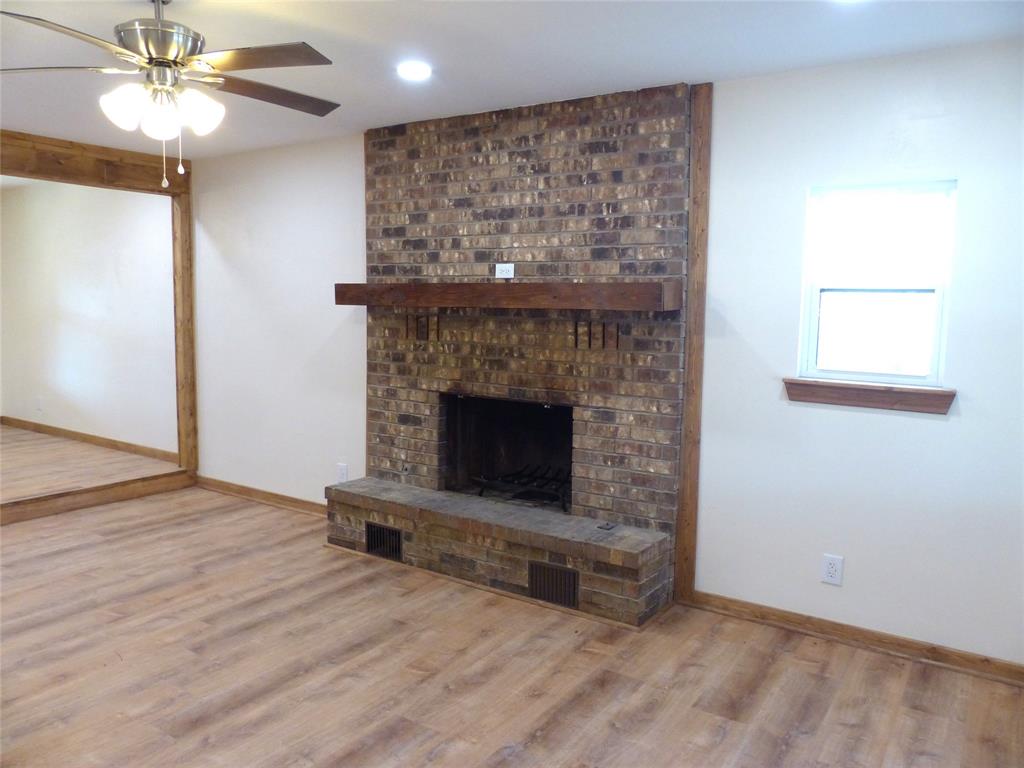 1922 S Pine Property Photo 4