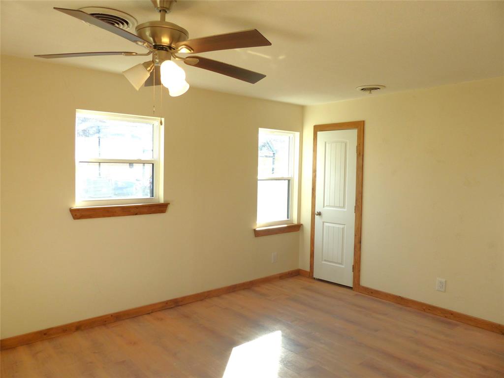 1922 S Pine Property Photo 11