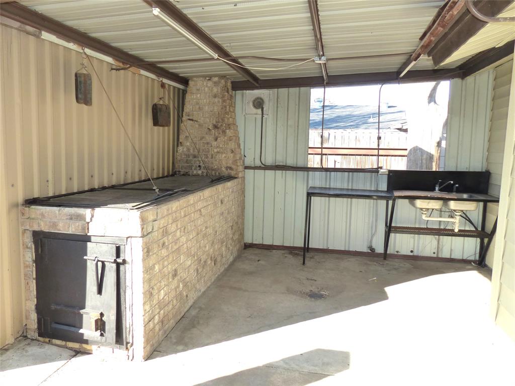 1922 S Pine Property Photo 18