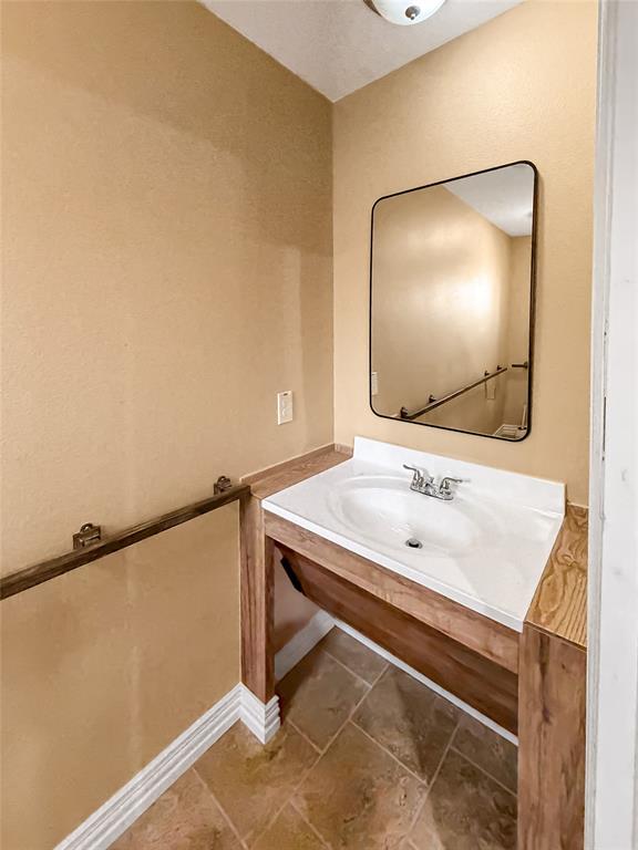 2508 W Crawford Street Property Photo 17