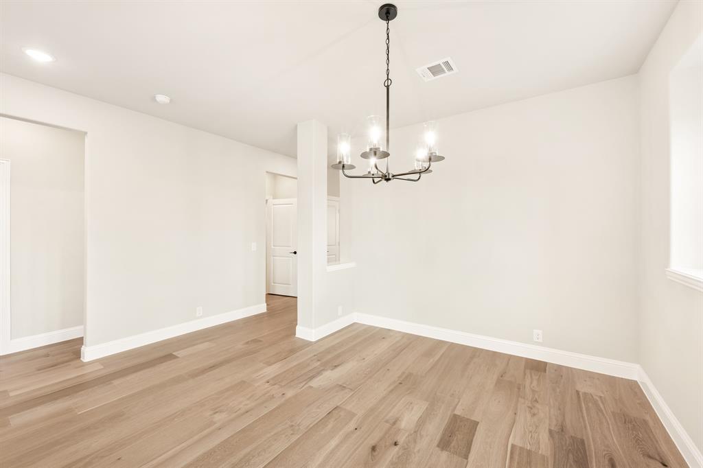 2724 Railway Street Property Photo 9