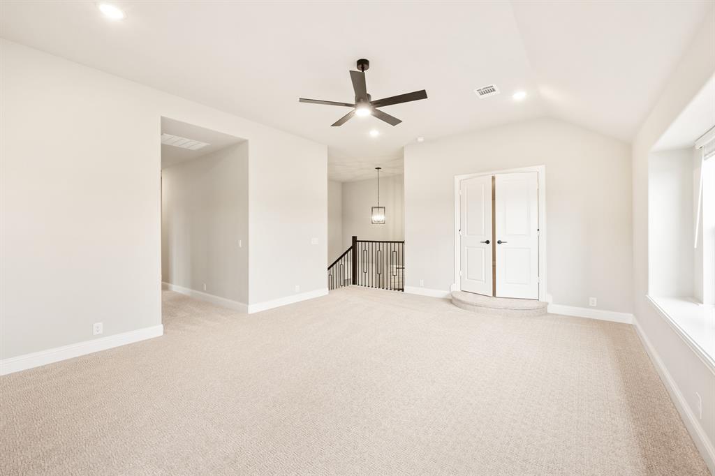2724 Railway Street Property Photo 29