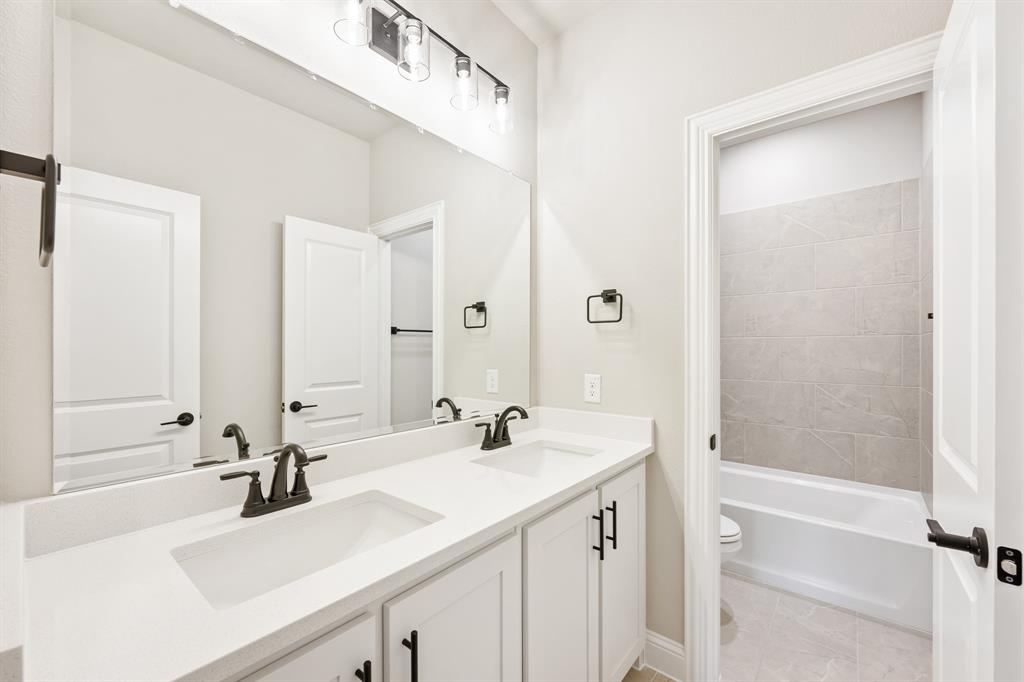 2724 Railway Street Property Photo 34