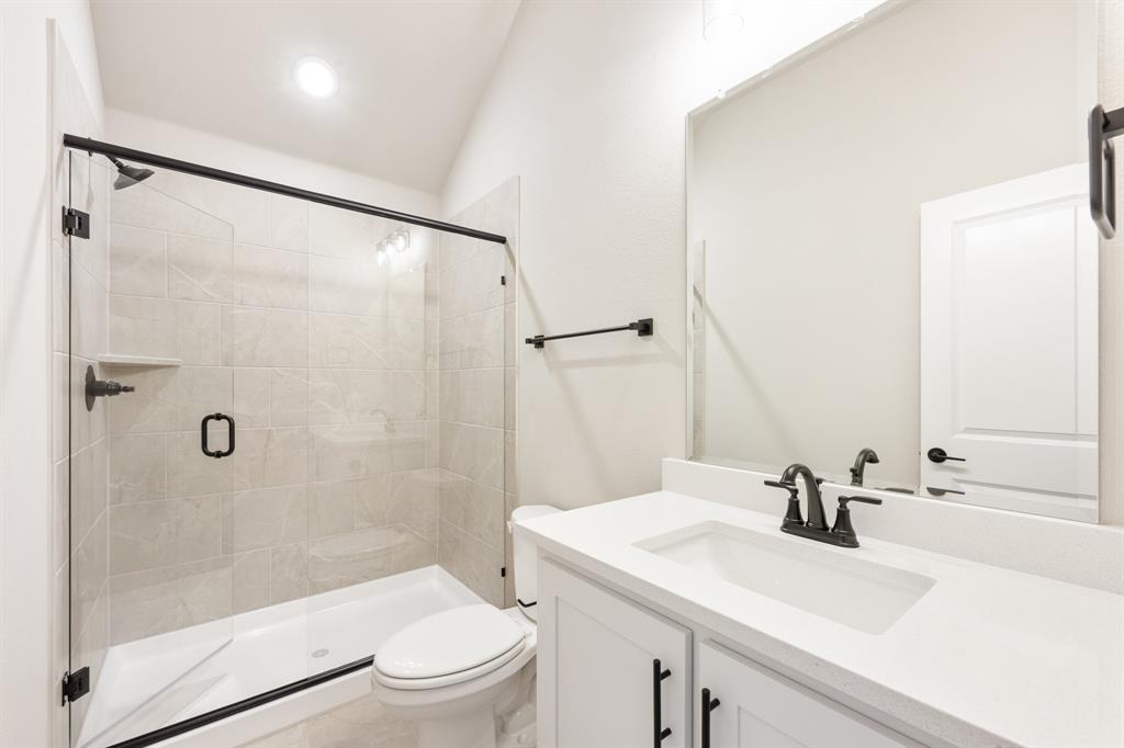 2724 Railway Street Property Photo 36