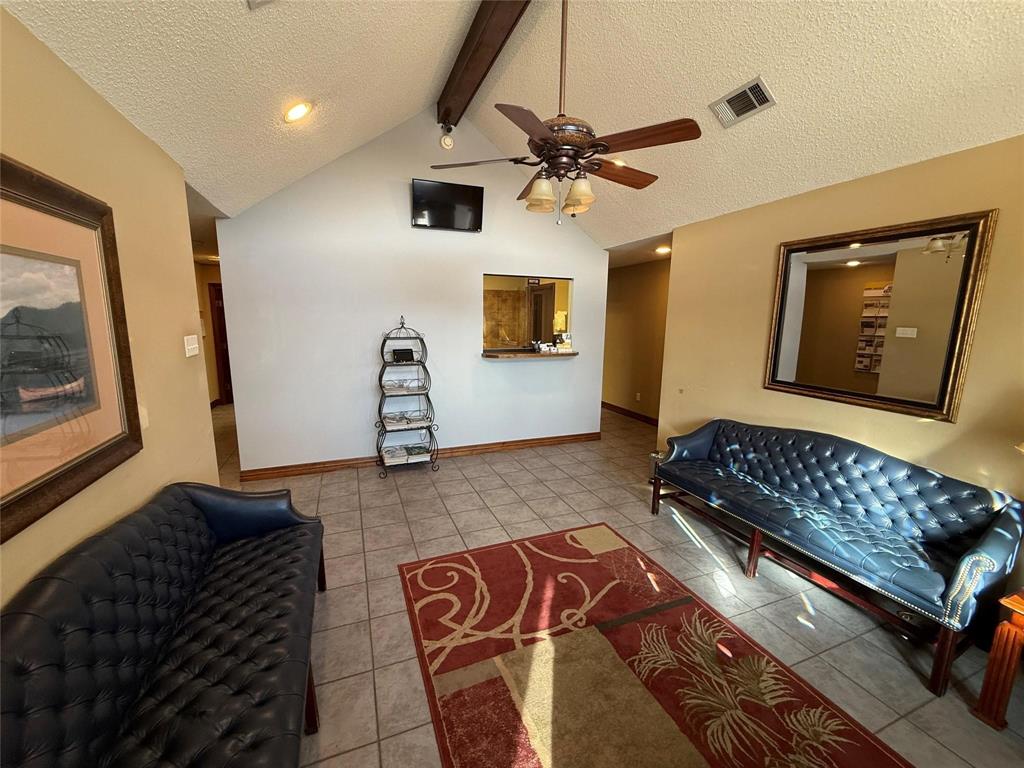 331 N Gun Barrel Lane Property Photo 3