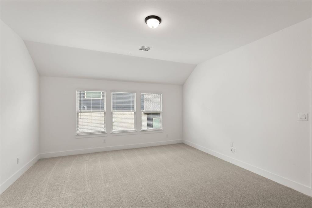 413 Newpark Boulevard Property Photo 11