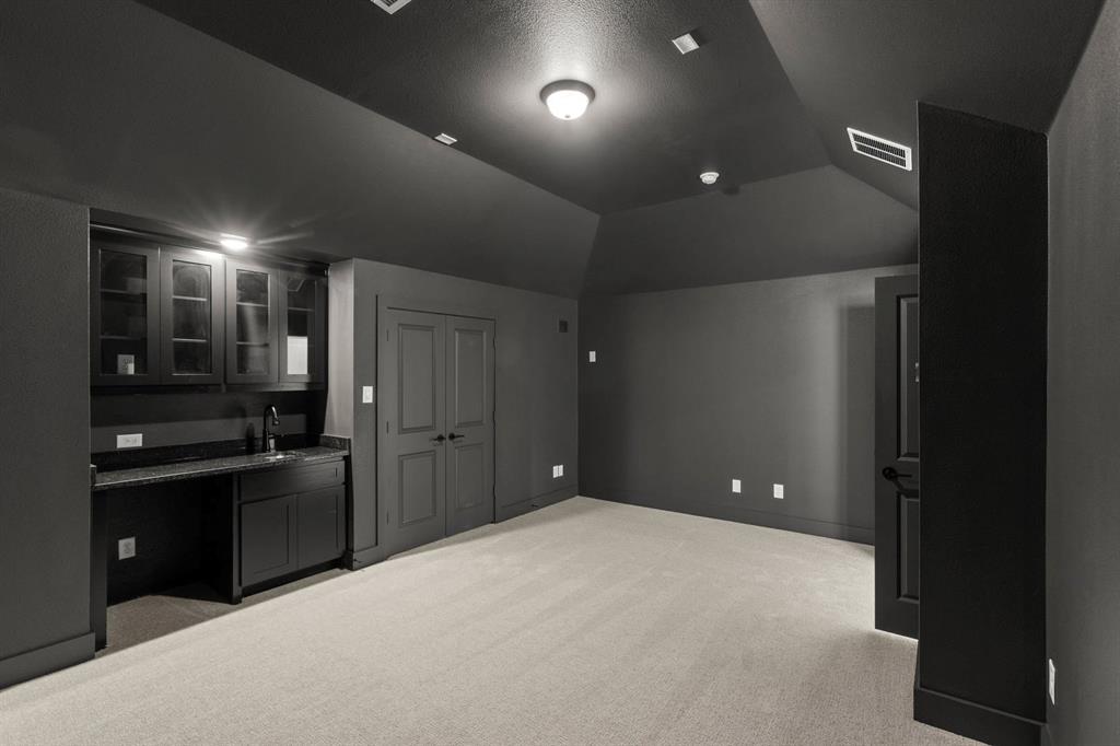 413 Newpark Boulevard Property Photo 13