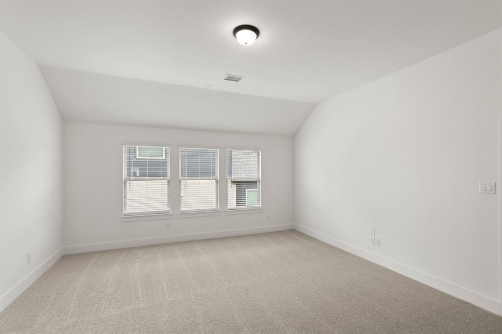 413 Newpark Boulevard Property Photo 30