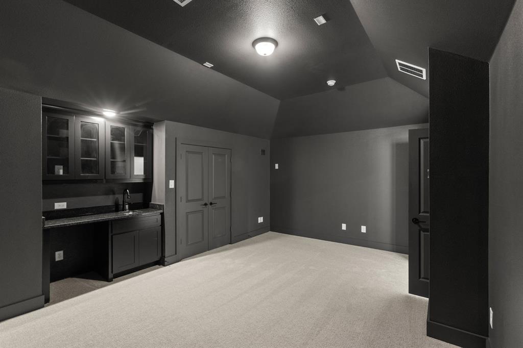 413 Newpark Boulevard Property Photo 33