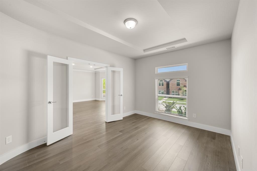 425 Newpark Boulevard Property Photo 4