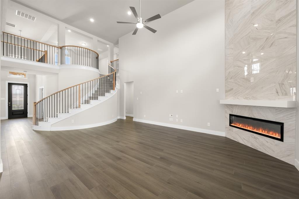 425 Newpark Boulevard Property Photo 10