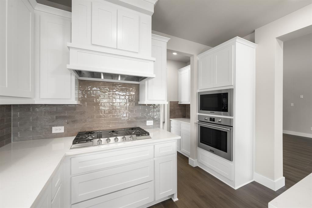 425 Newpark Boulevard Property Photo 14