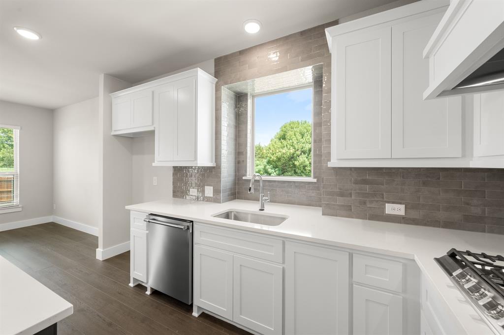 425 Newpark Boulevard Property Photo 15