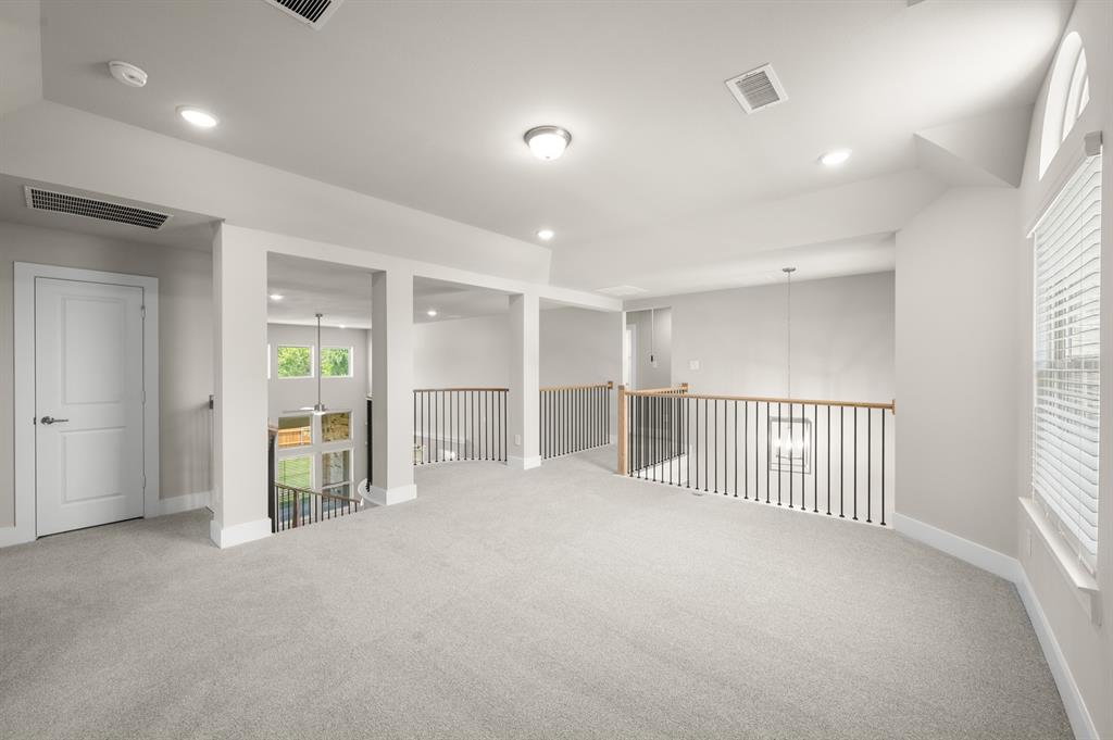 425 Newpark Boulevard Property Photo 23