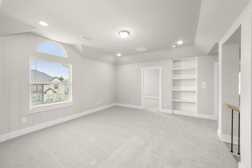 425 Newpark Boulevard Property Photo 24