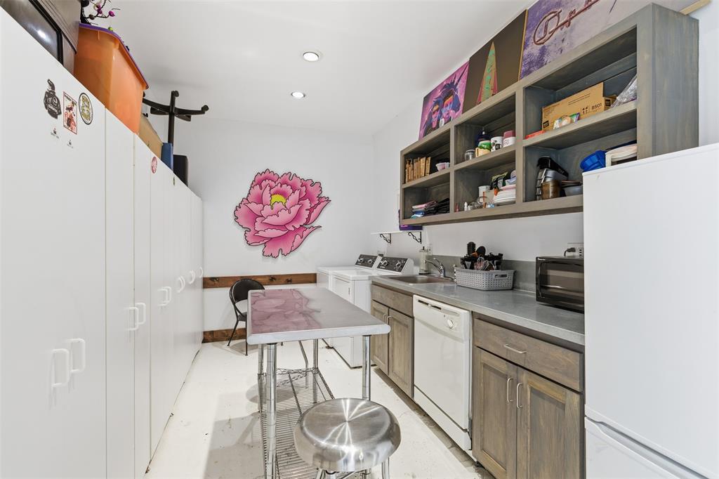 738 W Davis Street Property Photo 10