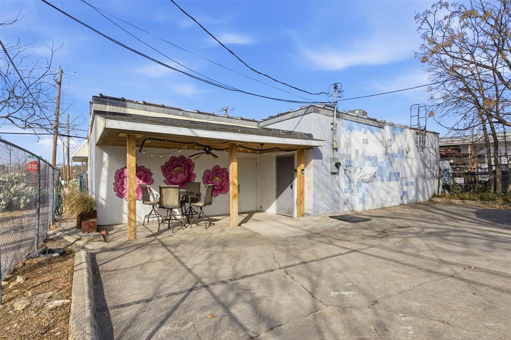 738 W Davis Street Property Photo 25