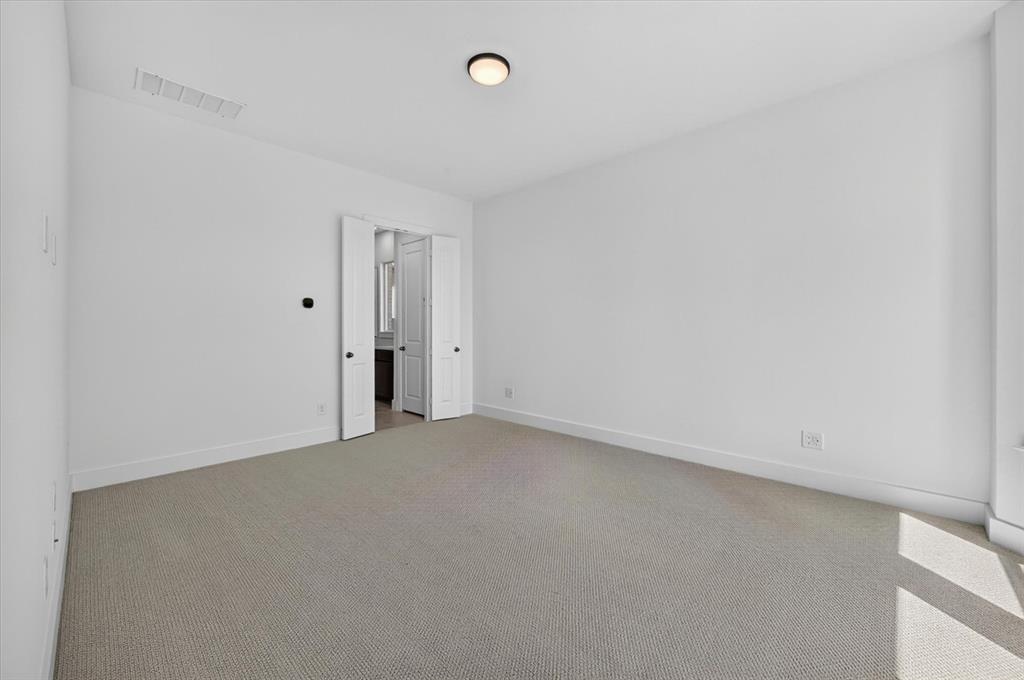 9813 Oak Glade Drive Property Photo 10