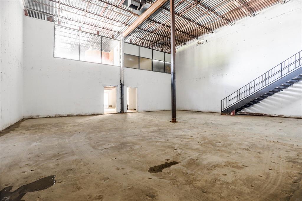 7471 Marvin D Love Property Photo 9