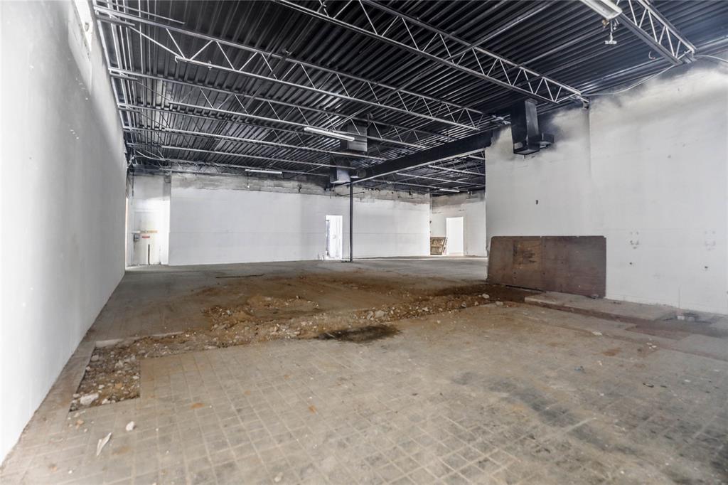 7471 Marvin D Love Property Photo 10
