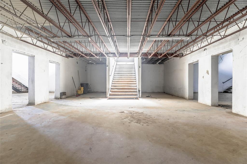 7471 Marvin D Love Property Photo 12