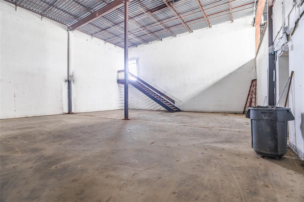 7471 Marvin D Love Property Photo 15