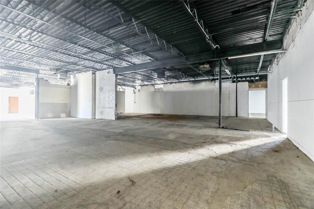 7471 Marvin D Love Property Photo 16