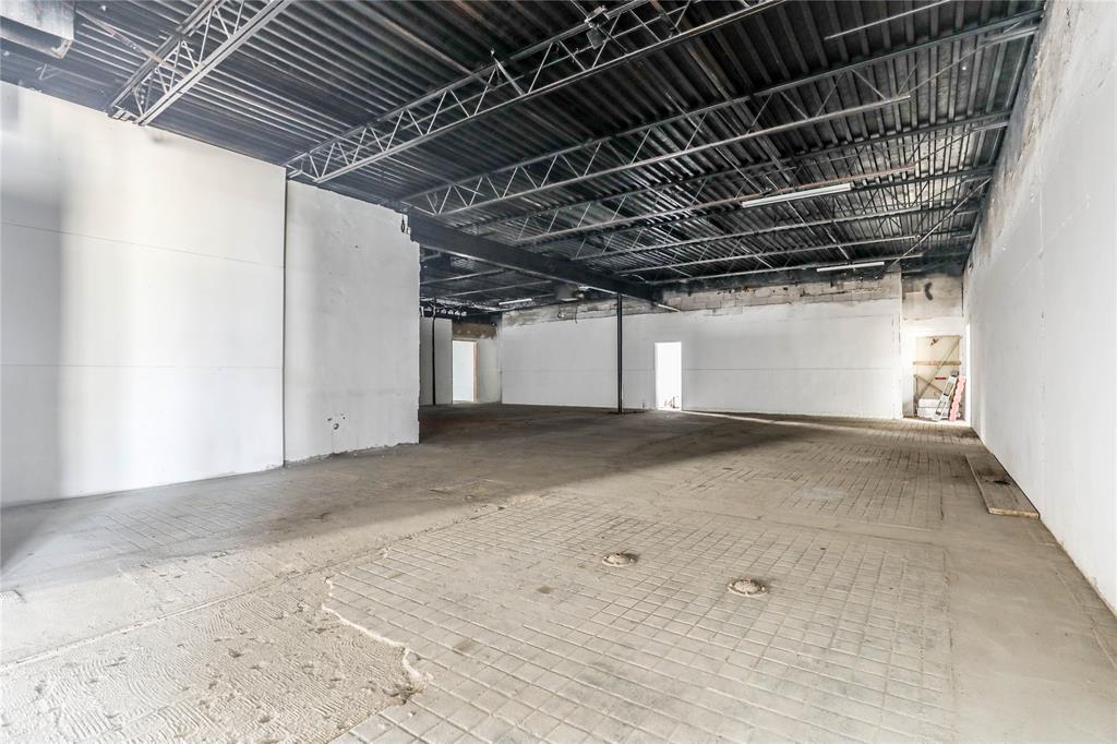 7471 Marvin D Love Property Photo 20