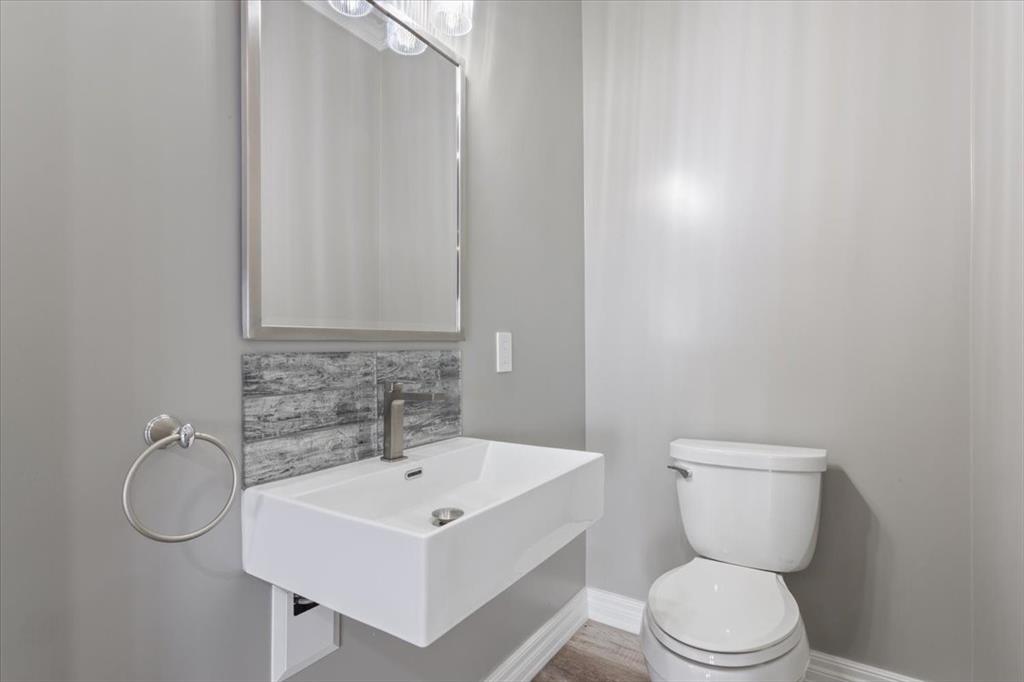 202 N Avenue D Property Photo 16