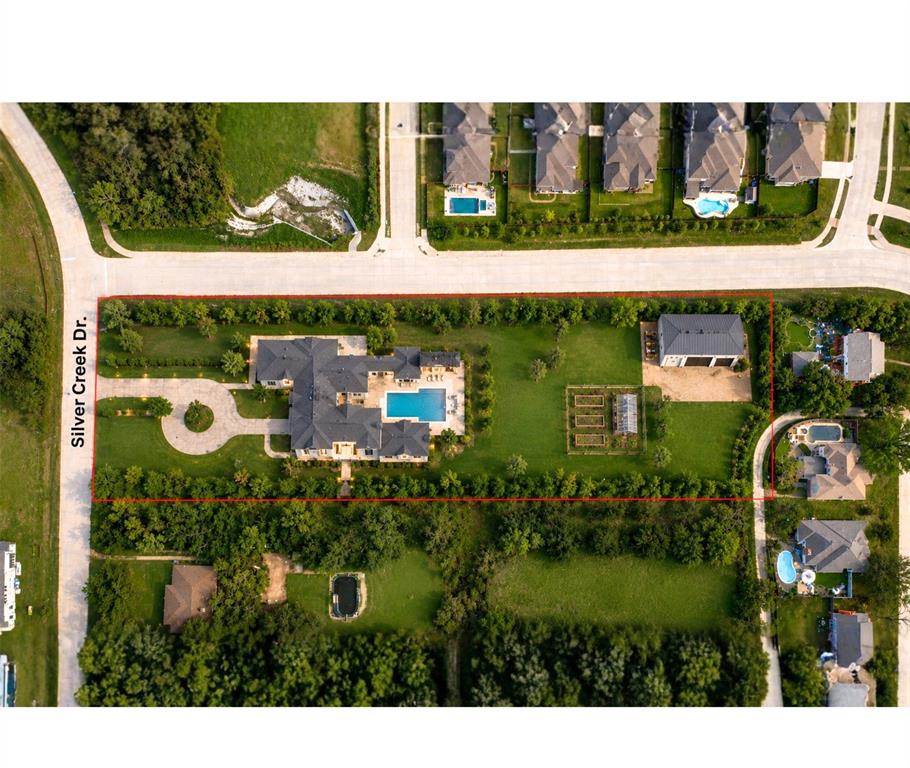 1000 Silver Creek Drive Property Photo 2