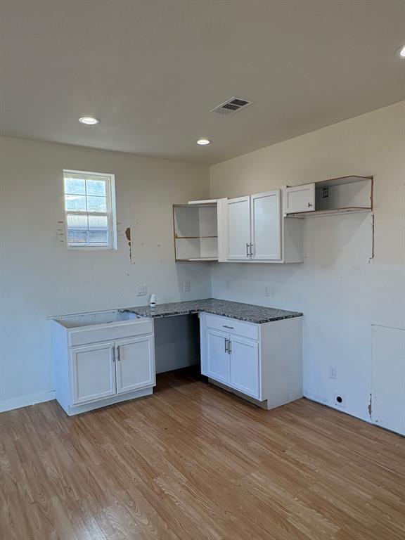 4209 Metropolitan Avenue Property Photo 4