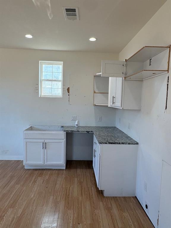 4209 Metropolitan Avenue Property Photo 5