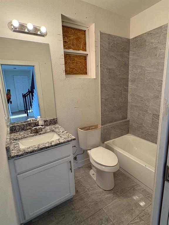4209 Metropolitan Avenue Property Photo 6