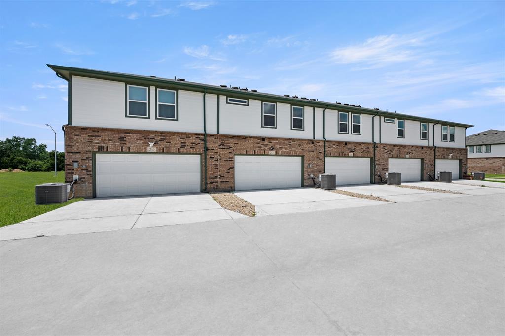 247 Wagon Spoke Way 18 Property Photo 4