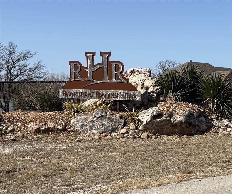 390 Rolling Hills Boulevard Property Photo 4