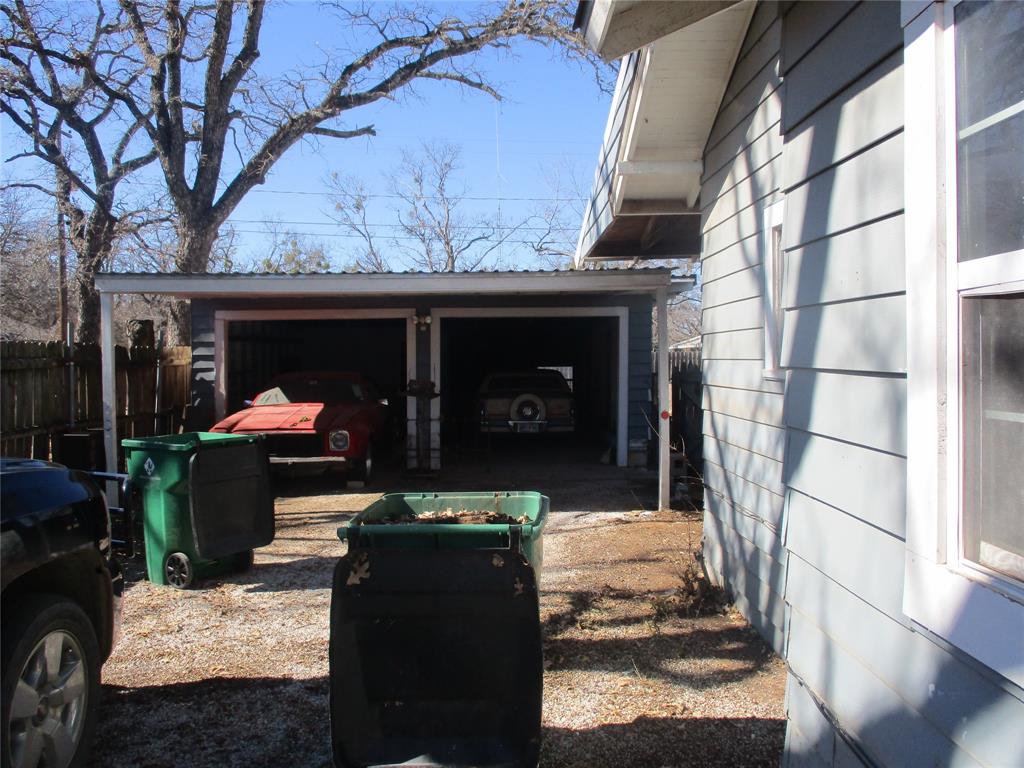 205 S Oaklawn Property Photo 2