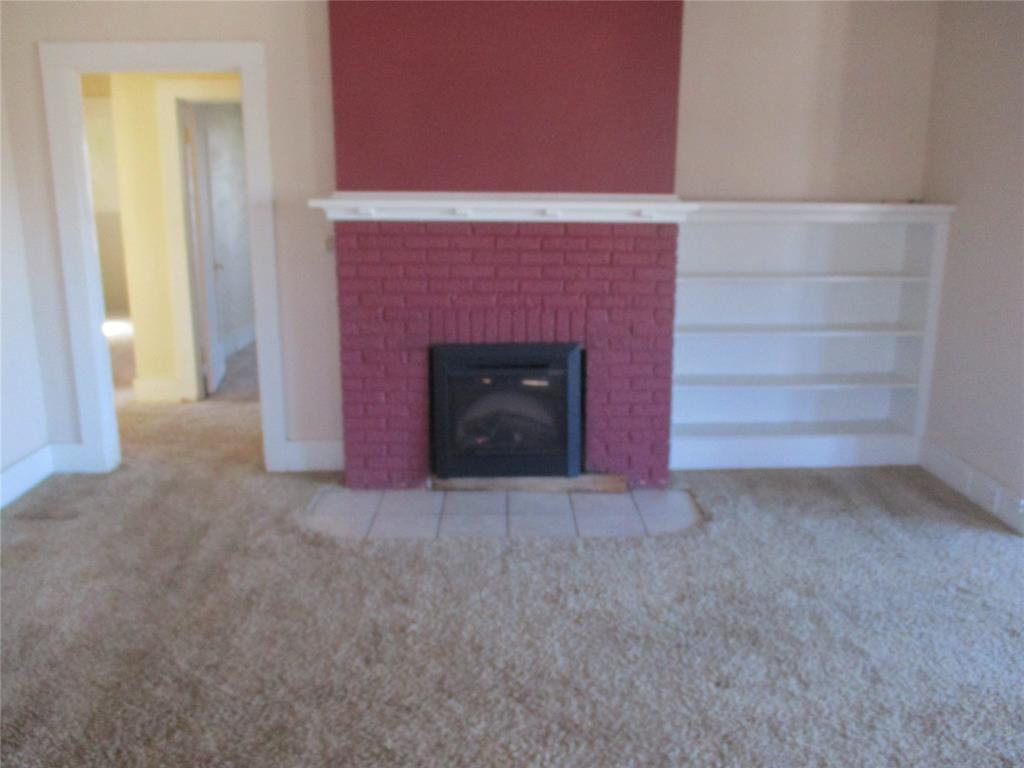 205 S Oaklawn Property Photo 4