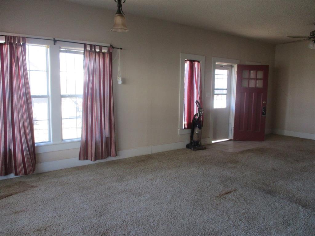 205 S Oaklawn Property Photo 5