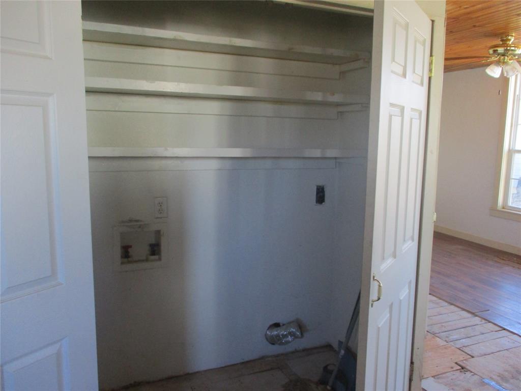 205 S Oaklawn Property Photo 7