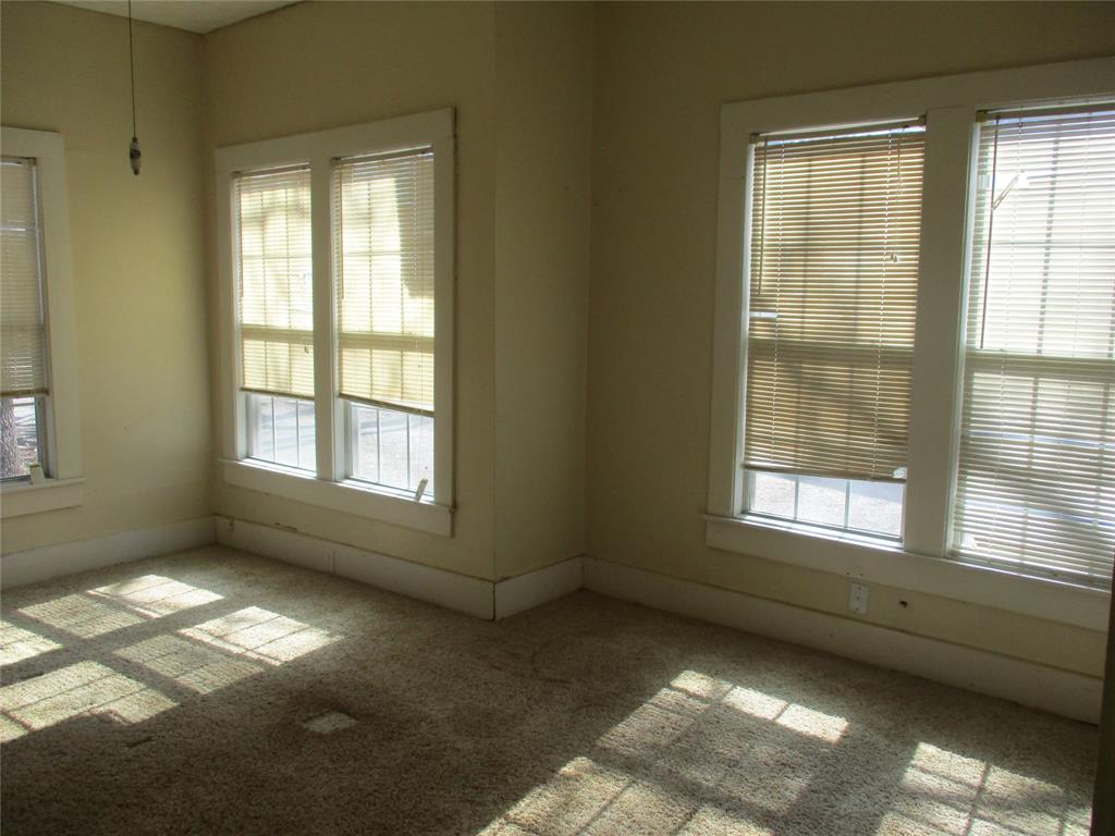 205 S Oaklawn Property Photo 9