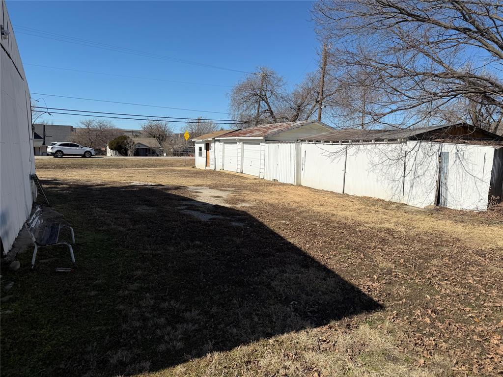 103 E 5th Street Property Photo 6