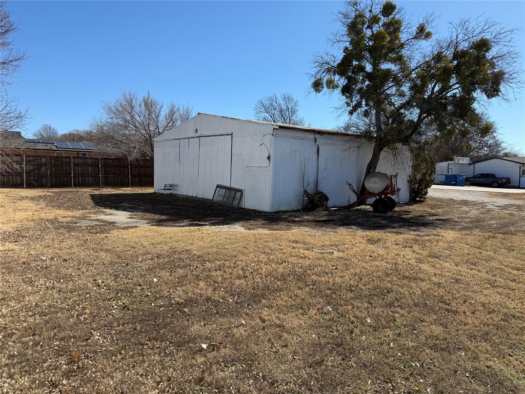 103 E 5th Street Property Photo 7