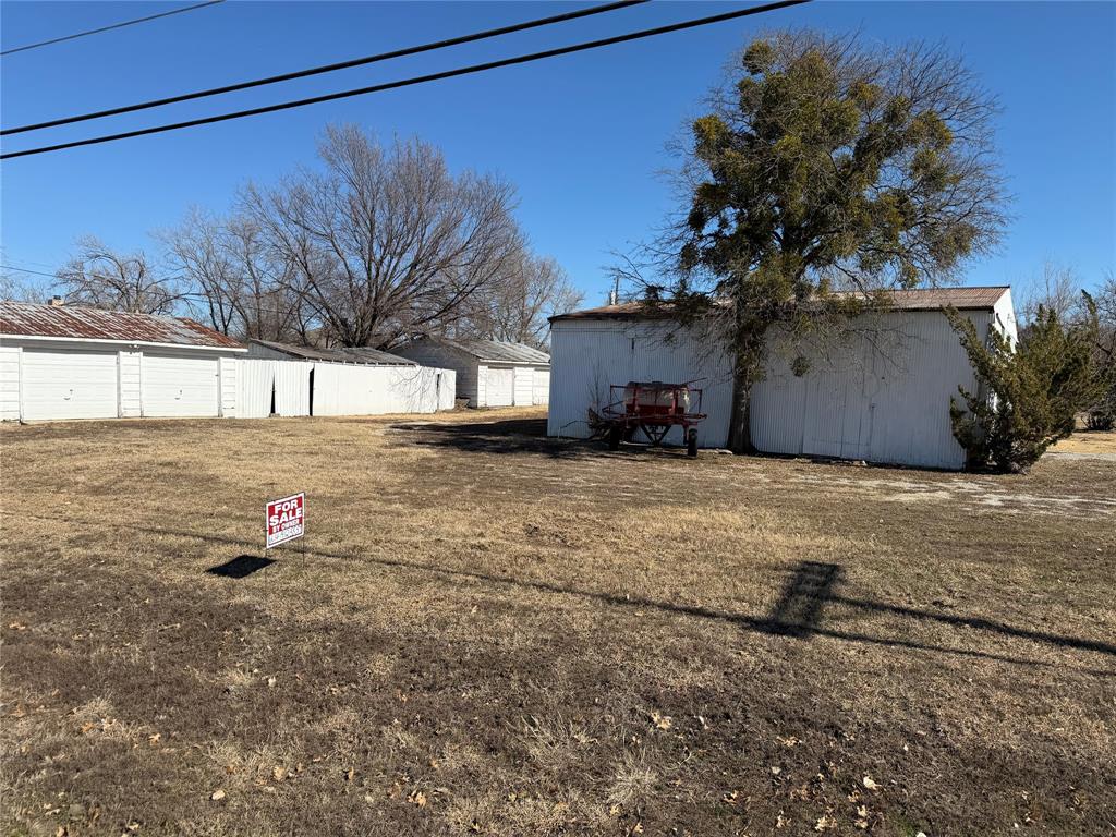 103 E 5th Street Property Photo 10