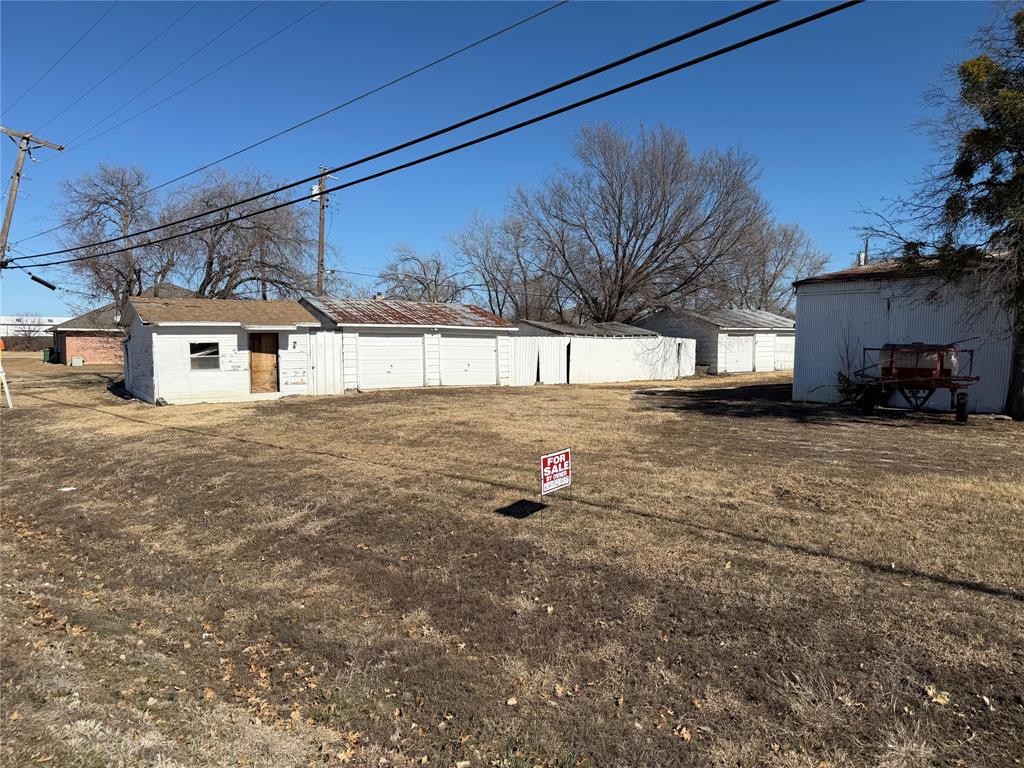 103 E 5th Street Property Photo 11